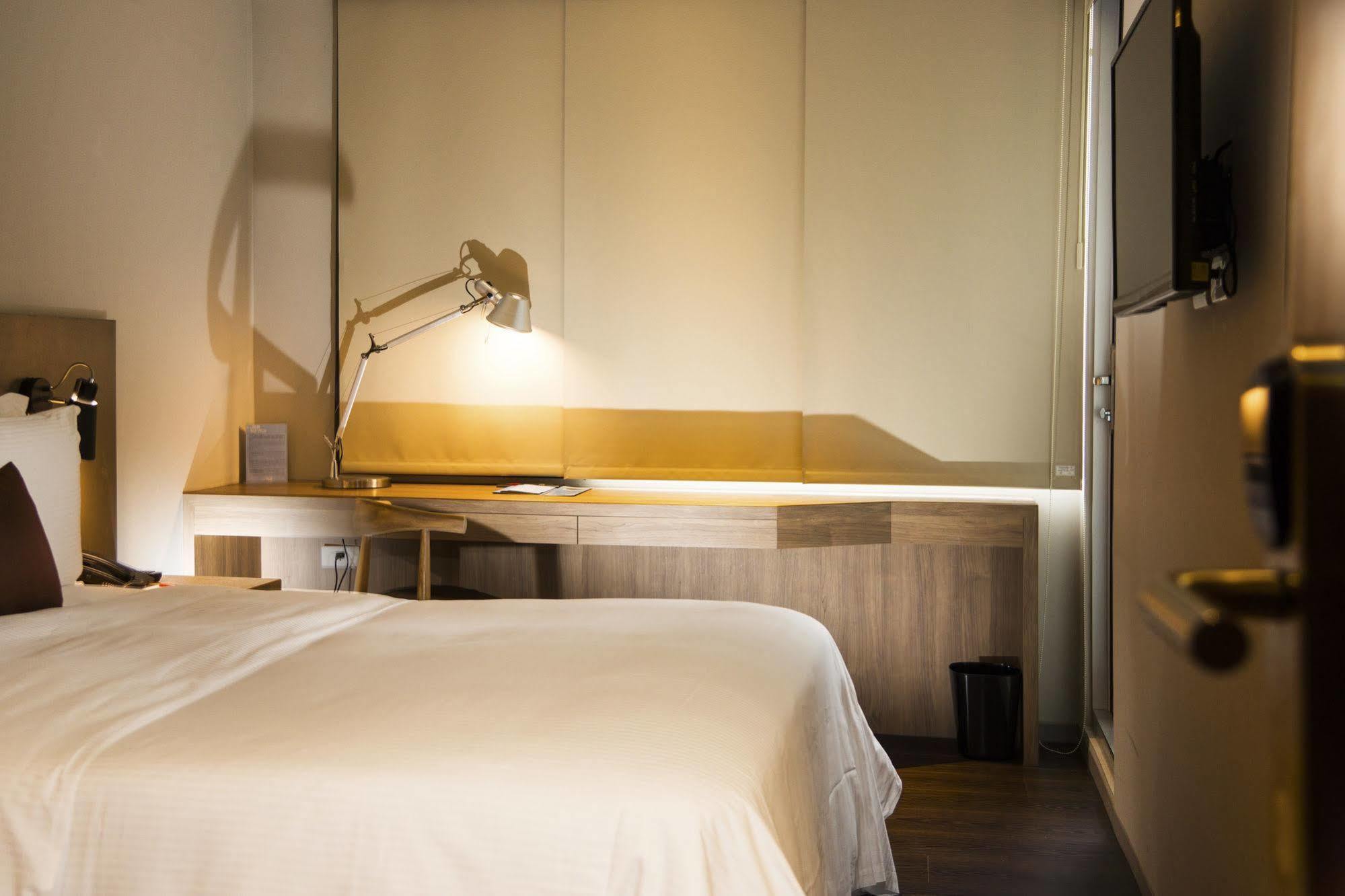 Hotel Just Sleep Kaohsiung Zhongzheng Extérieur photo