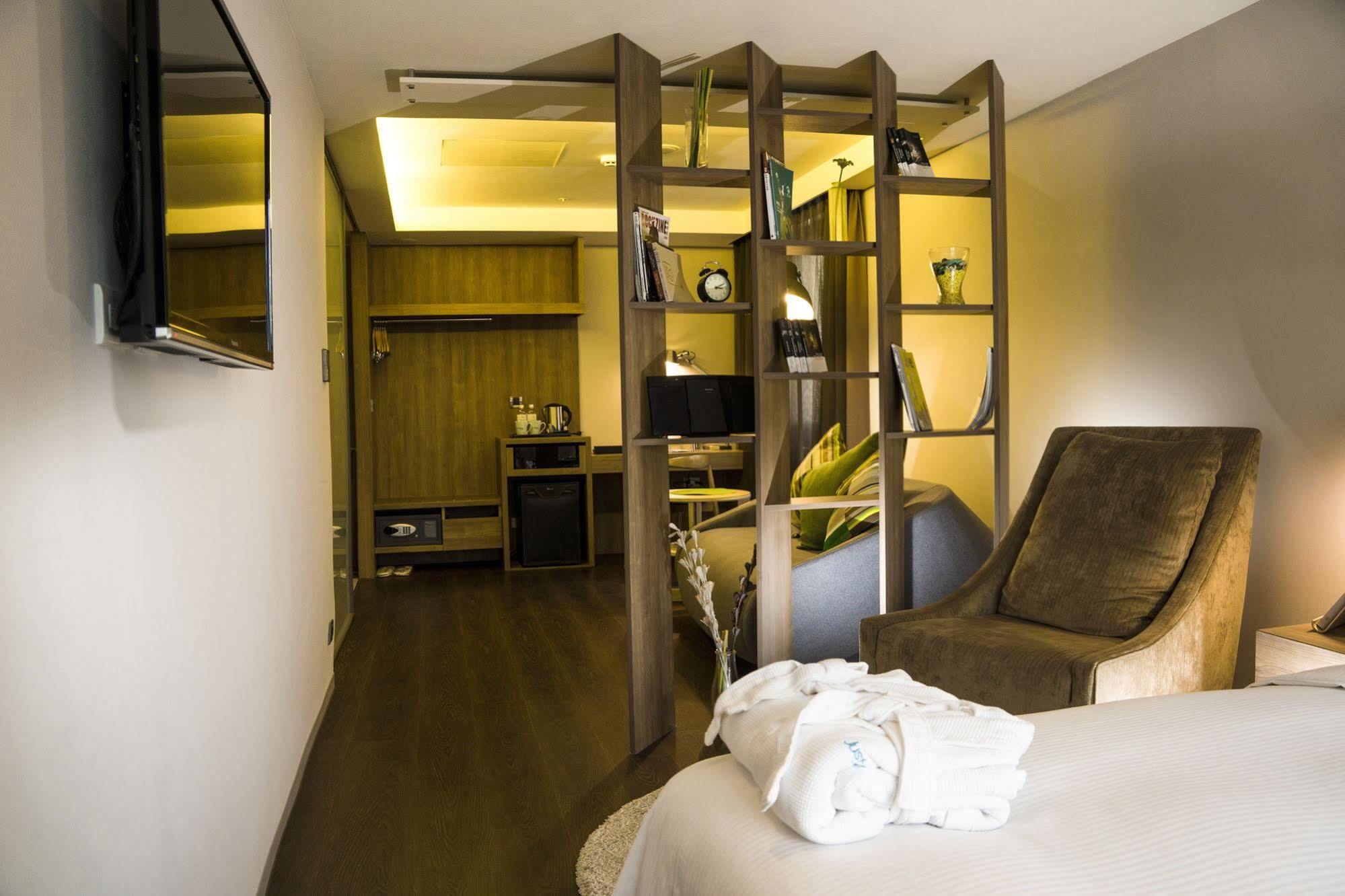 Hotel Just Sleep Kaohsiung Zhongzheng Extérieur photo