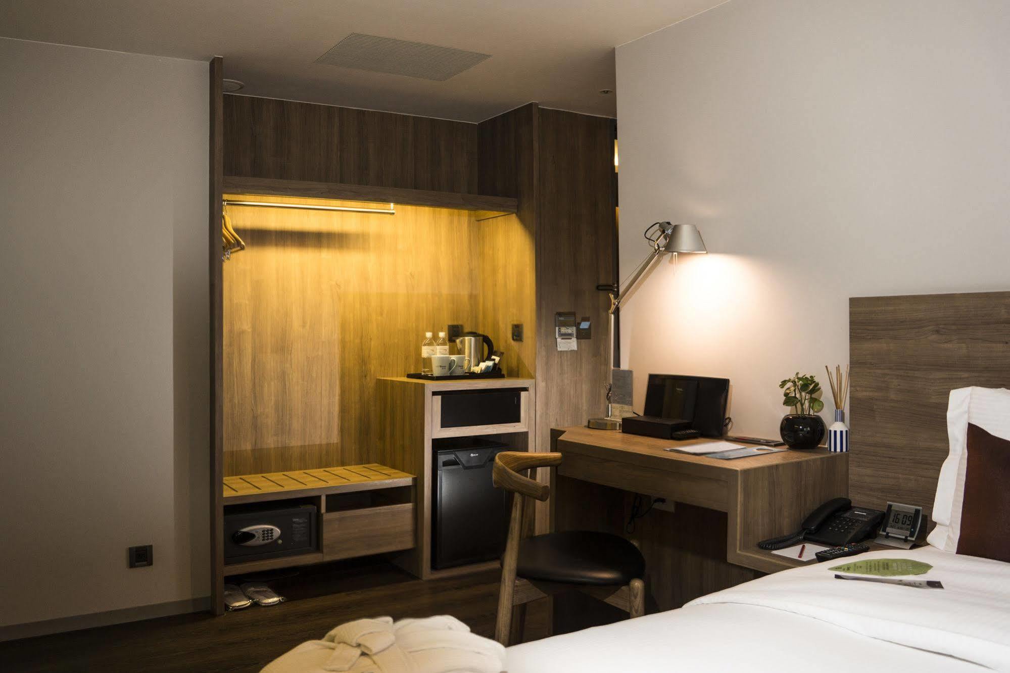 Hotel Just Sleep Kaohsiung Zhongzheng Extérieur photo